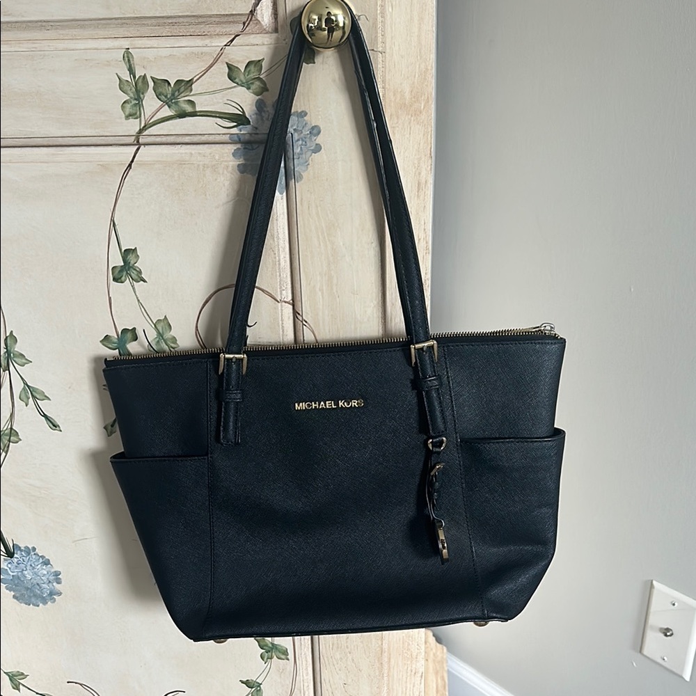 Michael Kors Black Tote Bag Sleek Professional Design
